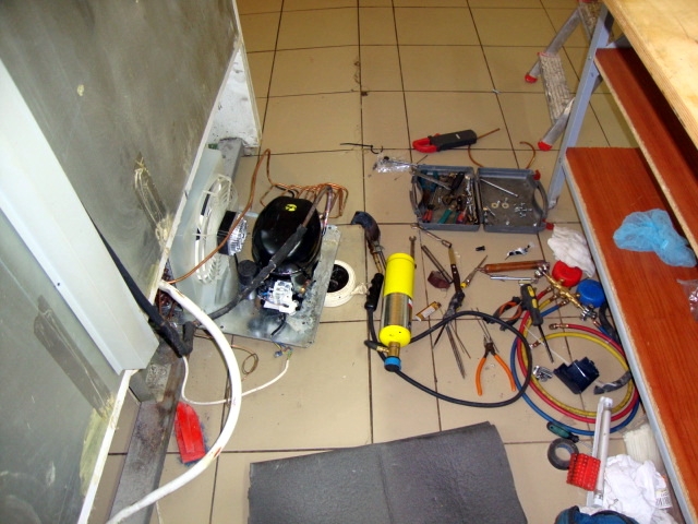 Сильно шумит стиральная машина