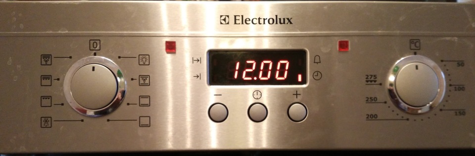 Таймер Духового шкафа мигает на 12.00