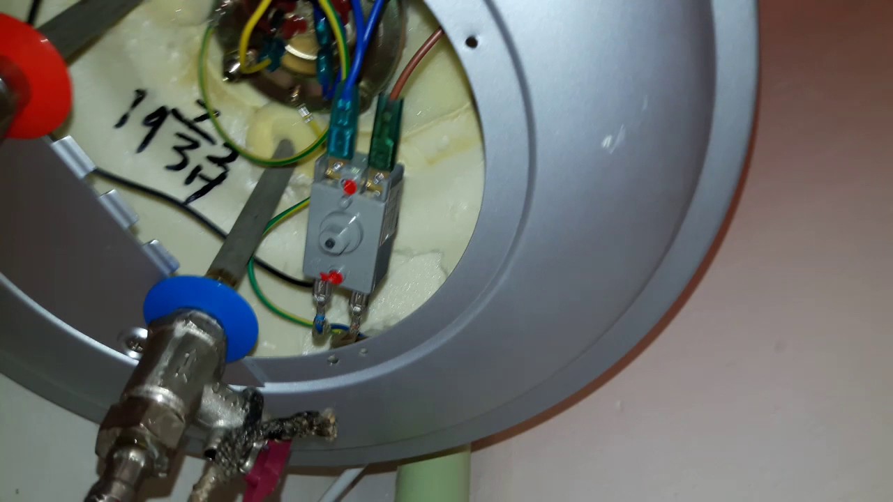 Течет стиральная машина