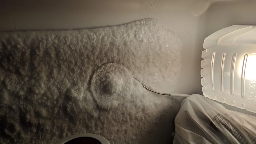 течет вода стиральная машина