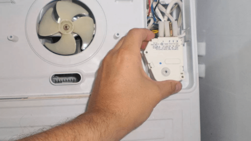 течет вода стиральная машина